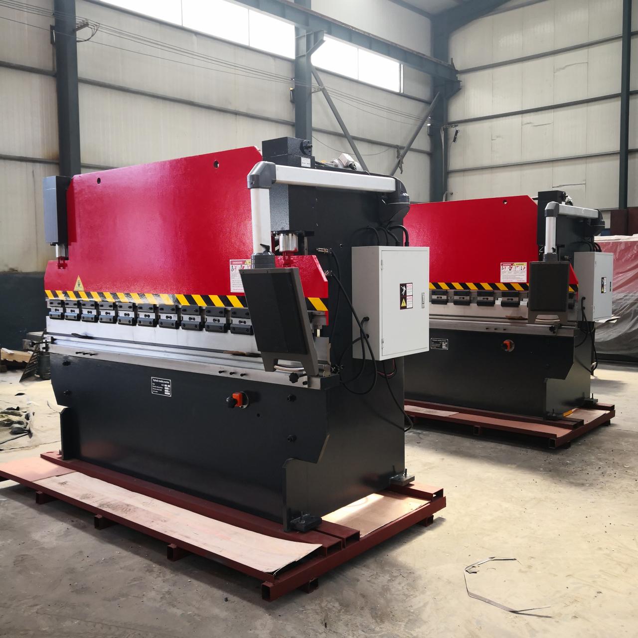 Wc67y-160 4000 Hydraulic Press Brake Cnc Metal Bending Machine For 4000mm Width Steel Wc67y-160 4000 Presă hidraulică Frână Cnc Mașină de îndoit metal pentru oțel cu lățime de 4000 mm